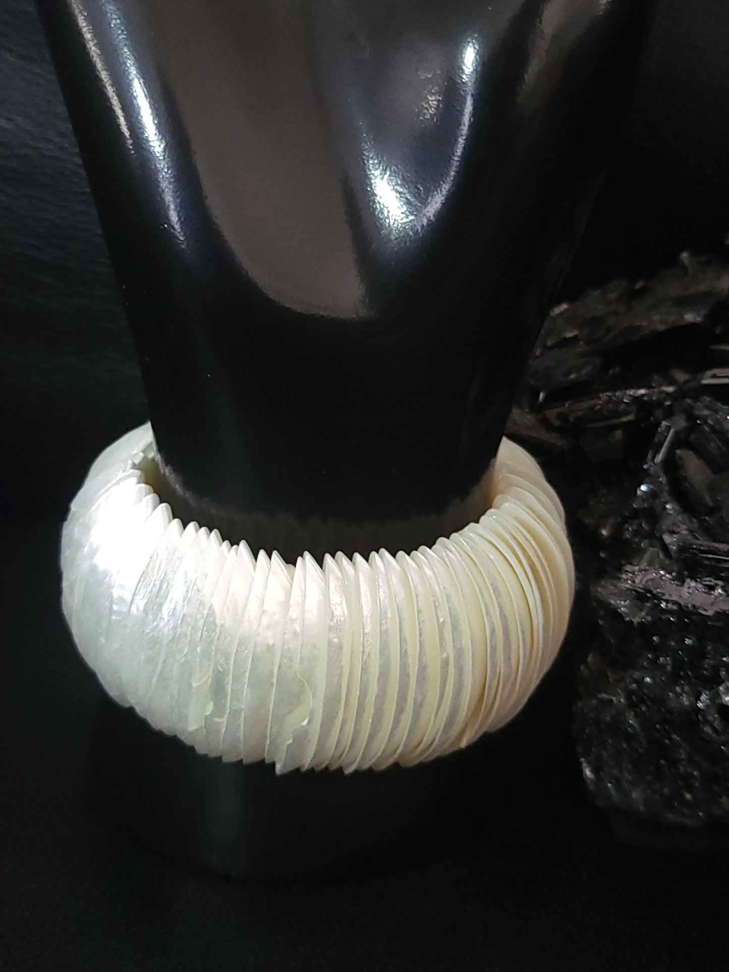 Bracelet Nacria en perles de nacre sculptées