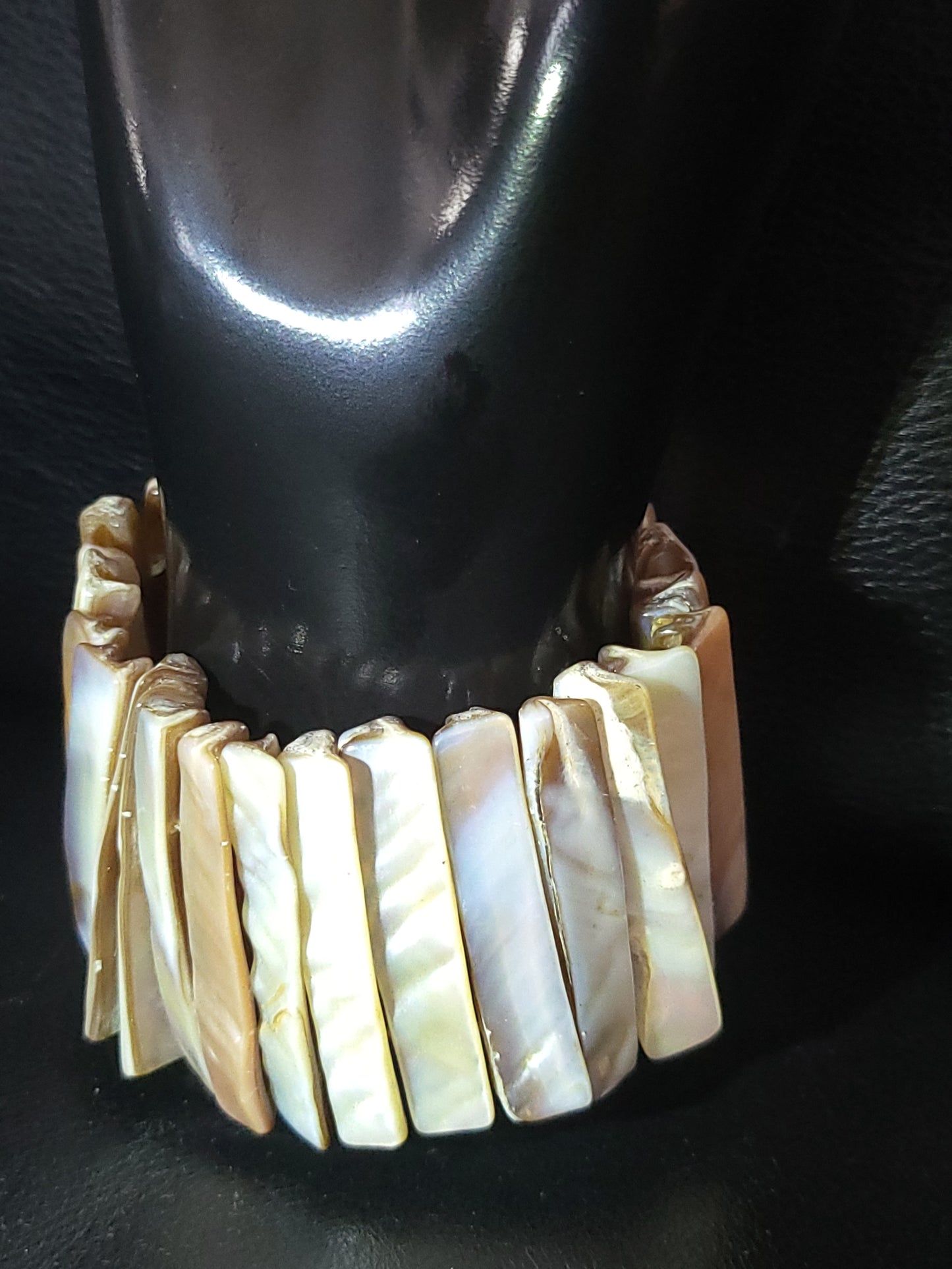 Bracelet Maris en perles de nacre sculptées
