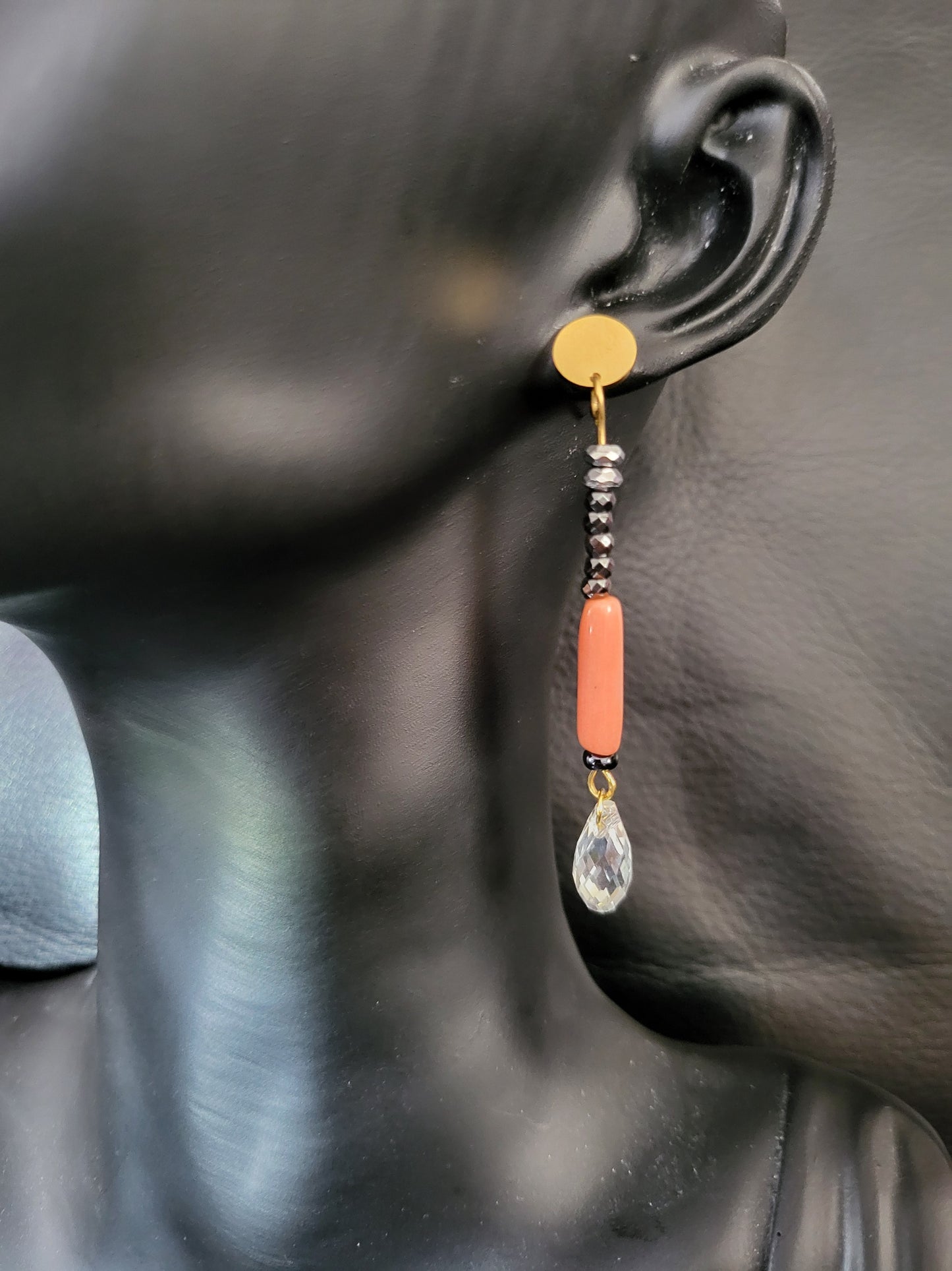 Boucles d'oreilles Coralia en corail rose, hématite, cristal et acier inoxydable