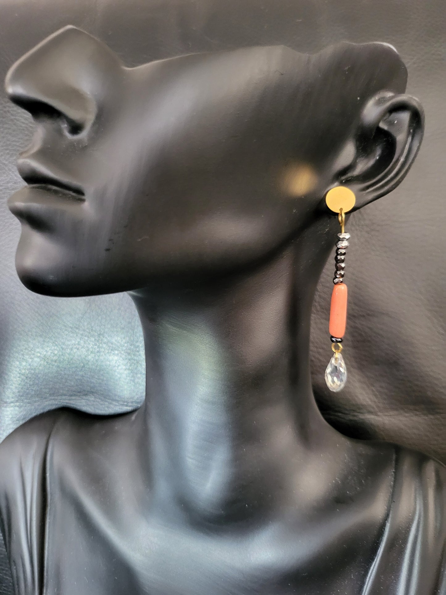 Boucles d'oreilles Coralia en corail rose, hématite, cristal et acier inoxydable