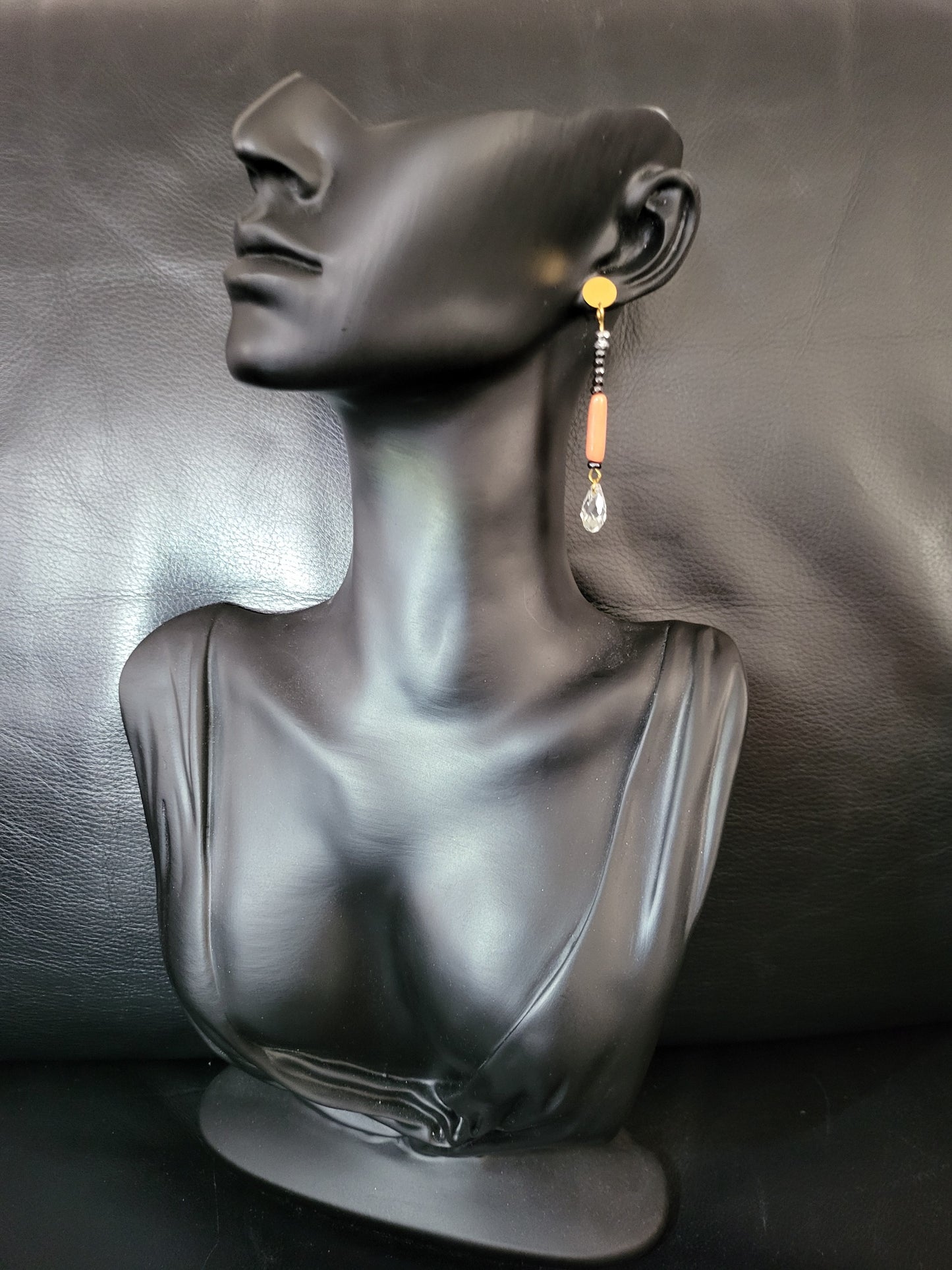 Boucles d'oreilles Coralia en corail rose, hématite, cristal et acier inoxydable