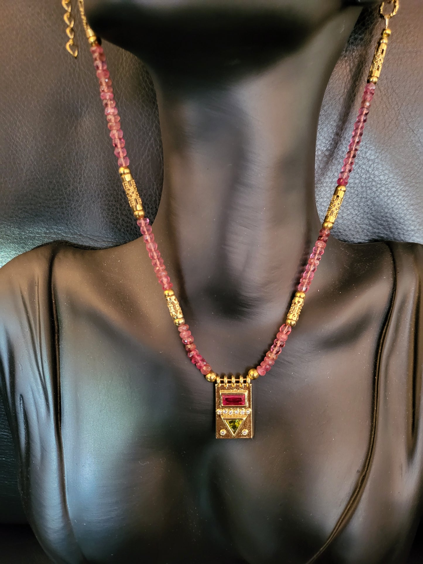 Collier Adriana en perles de tourmaline rose