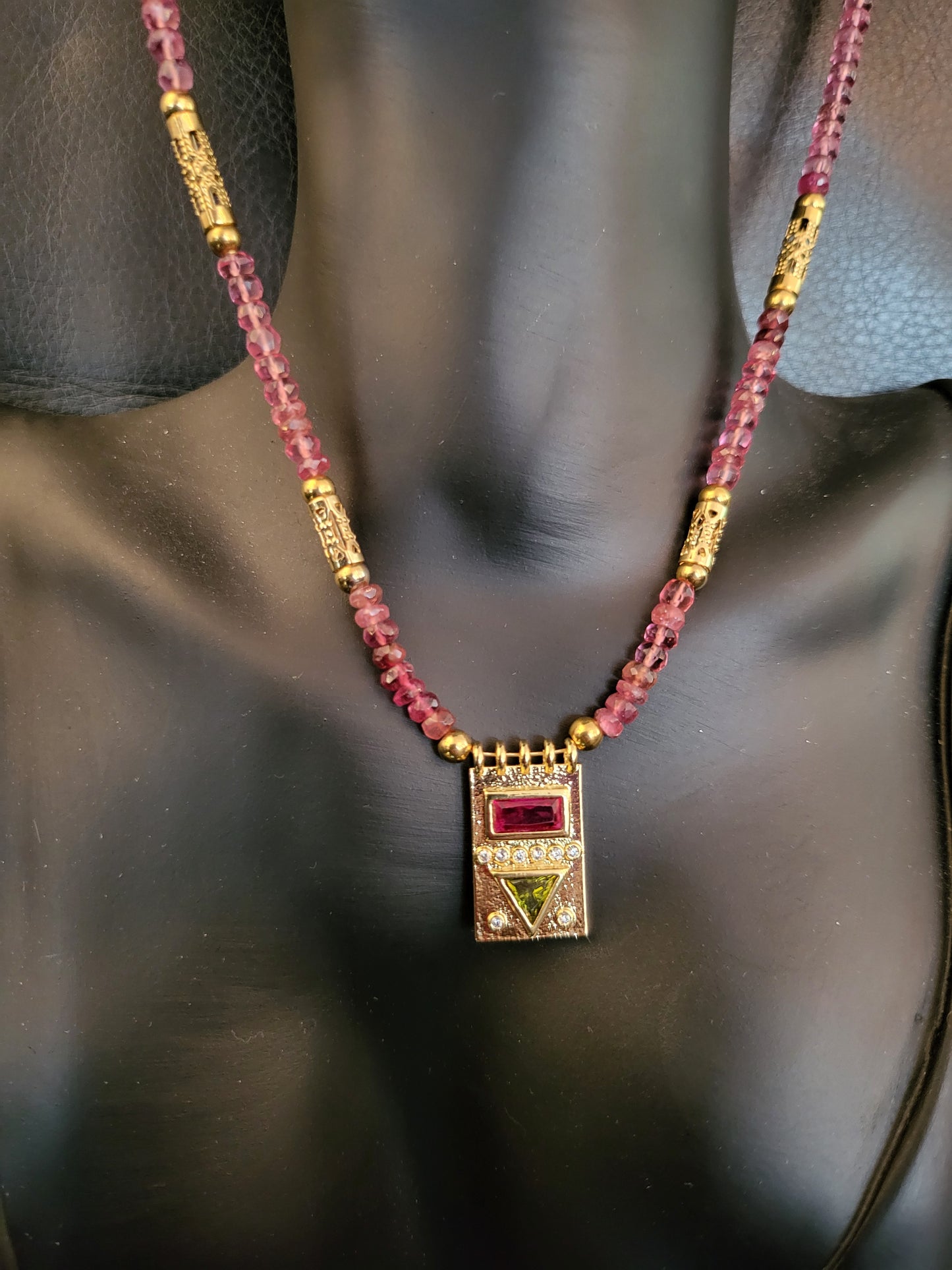 Collier Adriana en perles de tourmaline rose