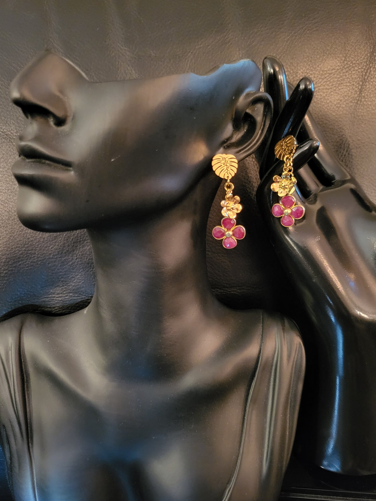 Boucles d'oreilles Fiora Red avec fleurs en grenats