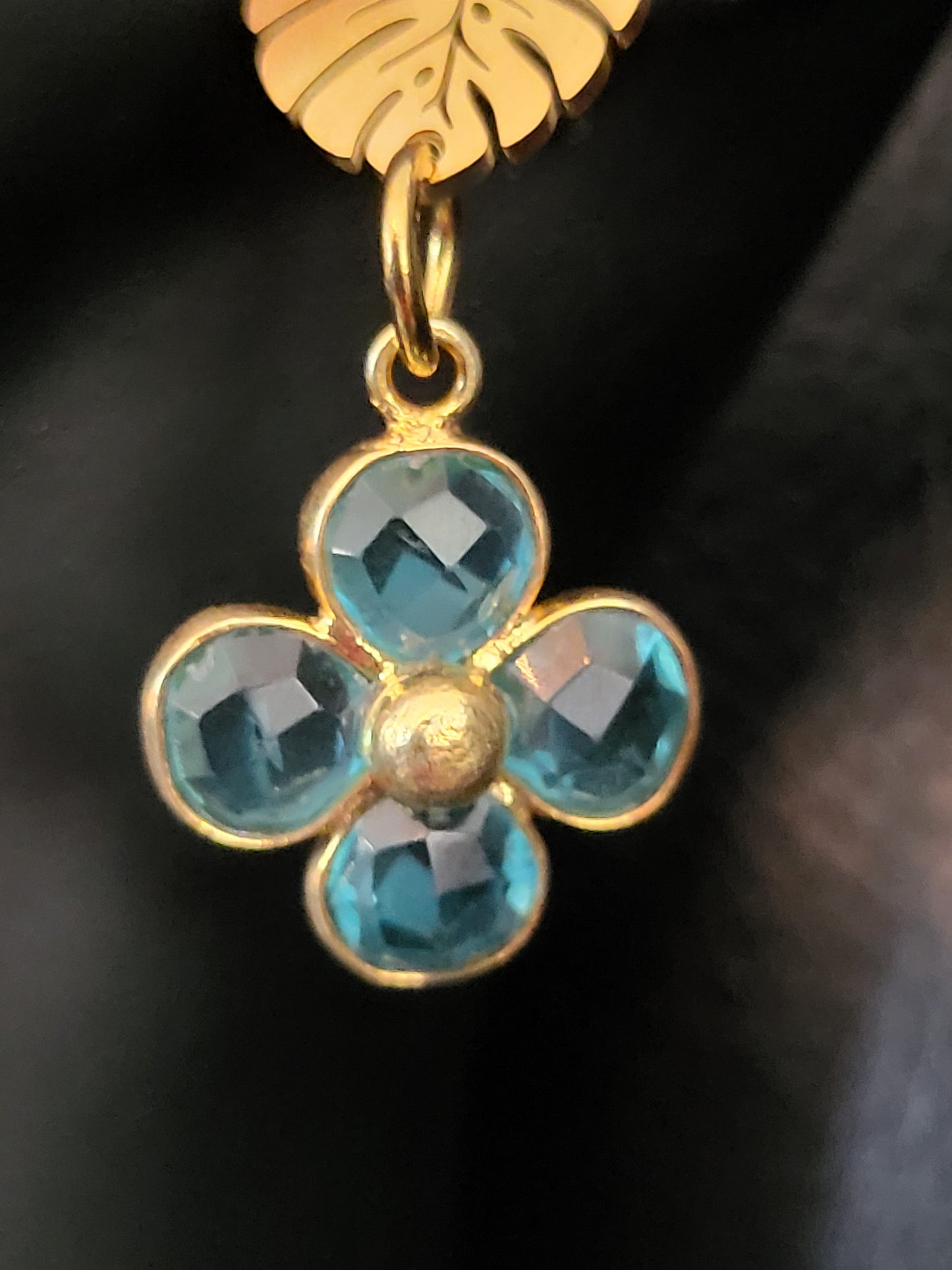 Boucles d'oreilles Fiora Blue Leave avec fleurs en topaze naturelle