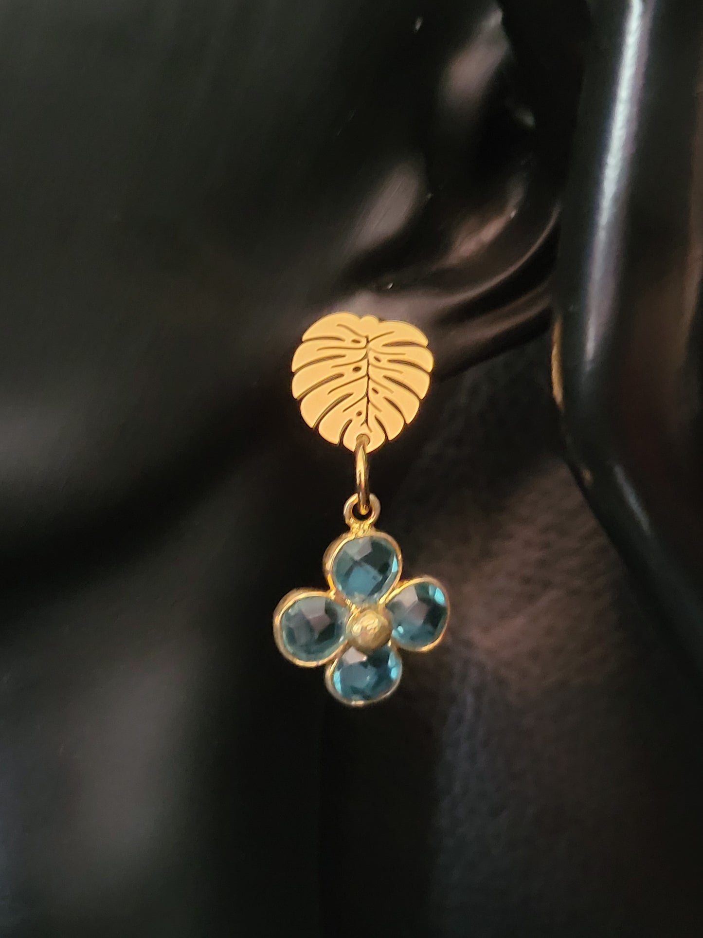 Boucles d'oreilles Fiora Blue Leave avec fleurs en topaze naturelle