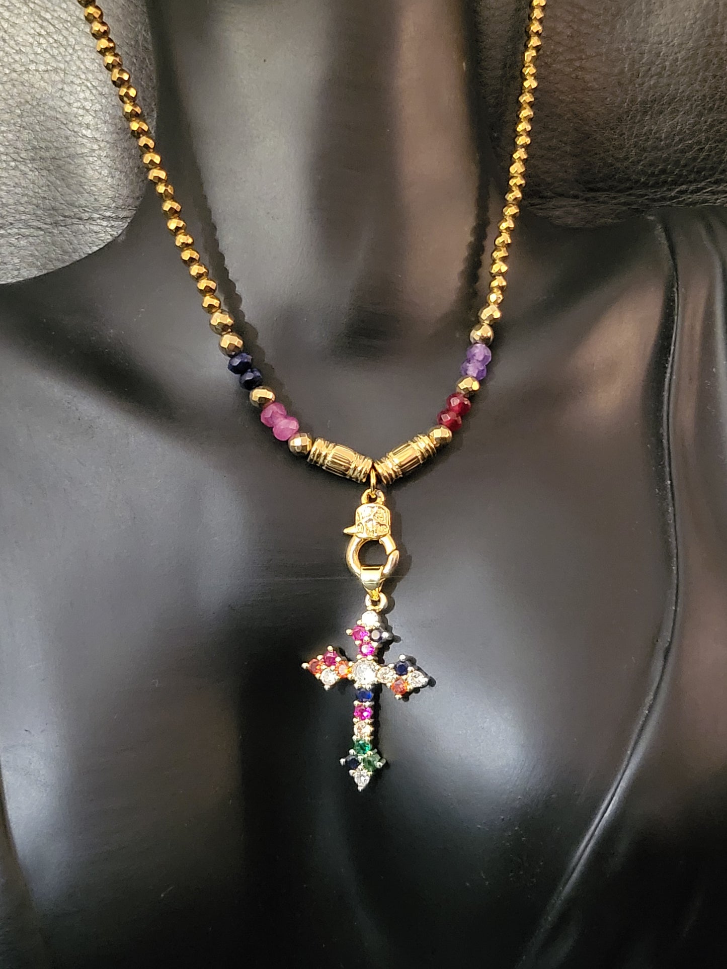Collier Cross Rainbow