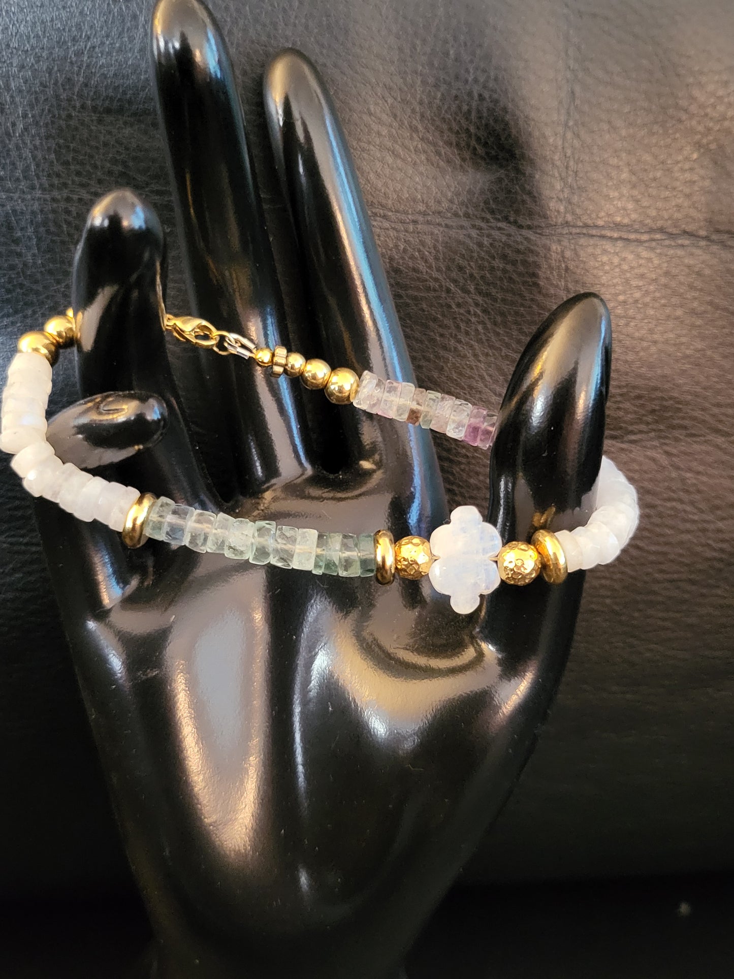 Bracelet Cloudy en perles de pierre de lune et fluorite, avec un délicat nuage en pierre de lune