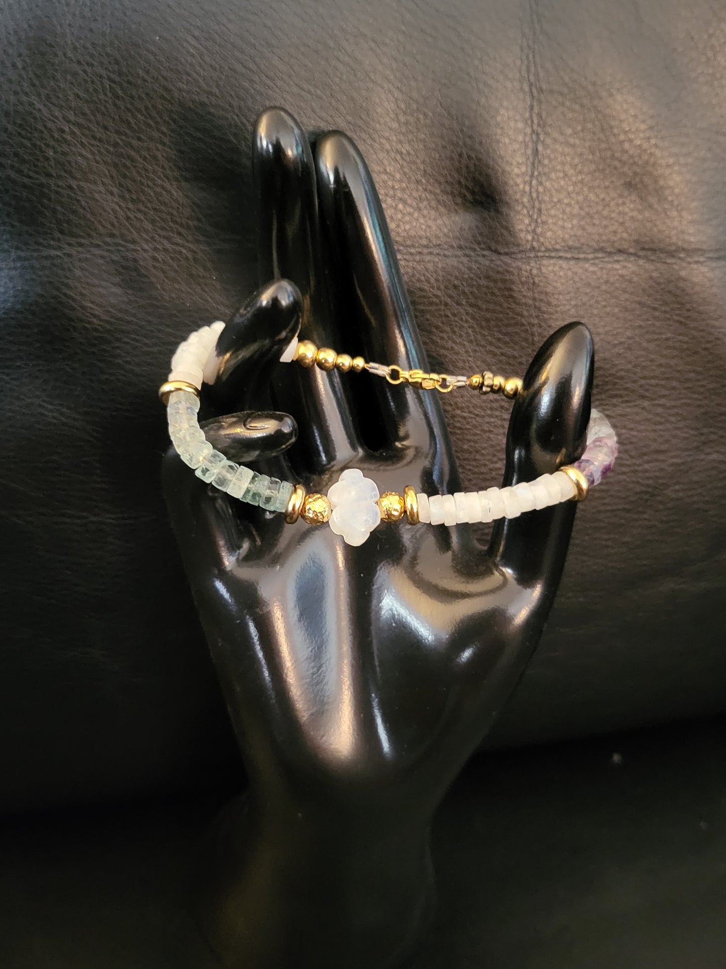 Bracelet Cloudy en perles de pierre de lune et fluorite, avec un délicat nuage en pierre de lune