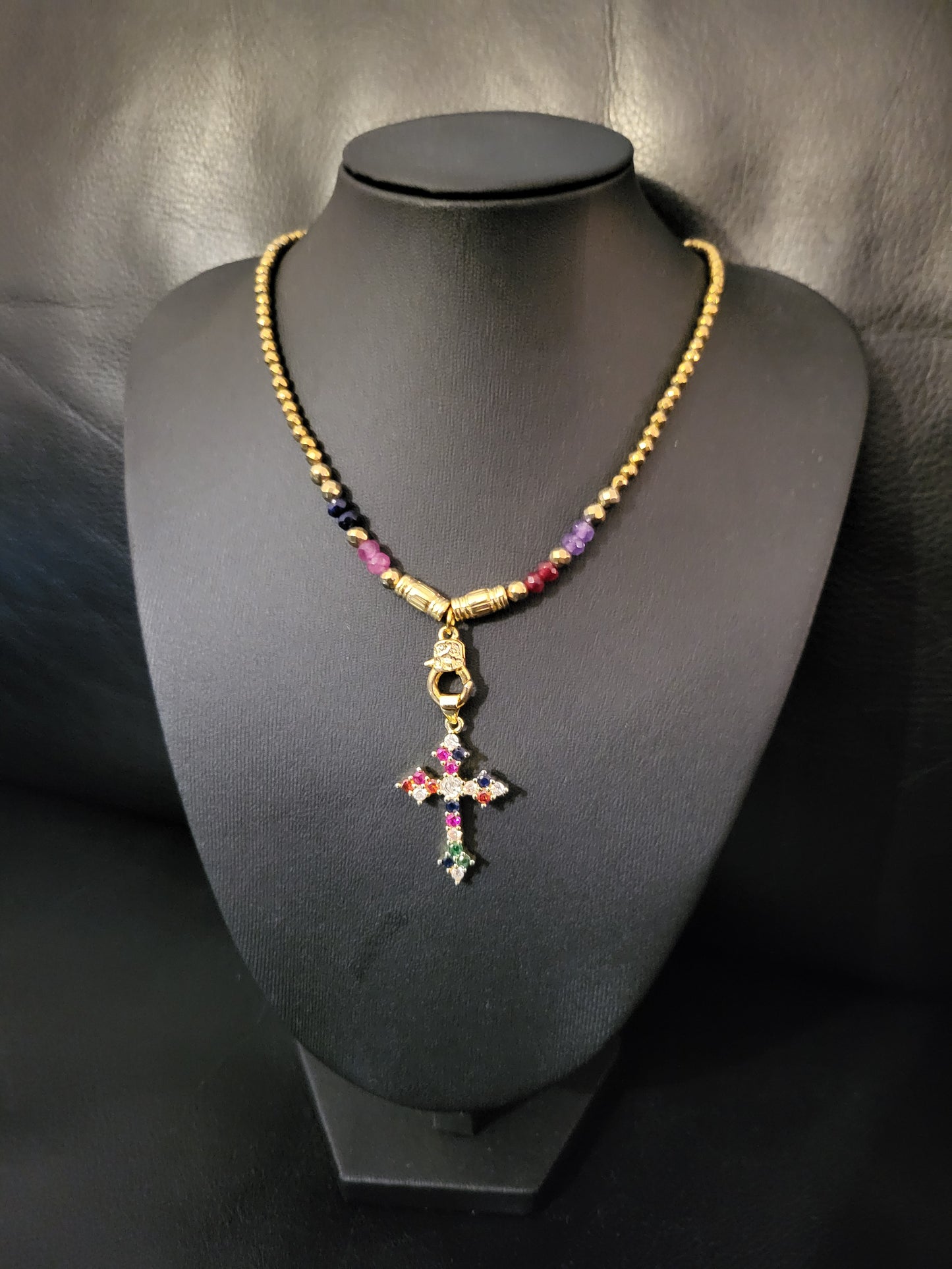 Collier Cross Rainbow