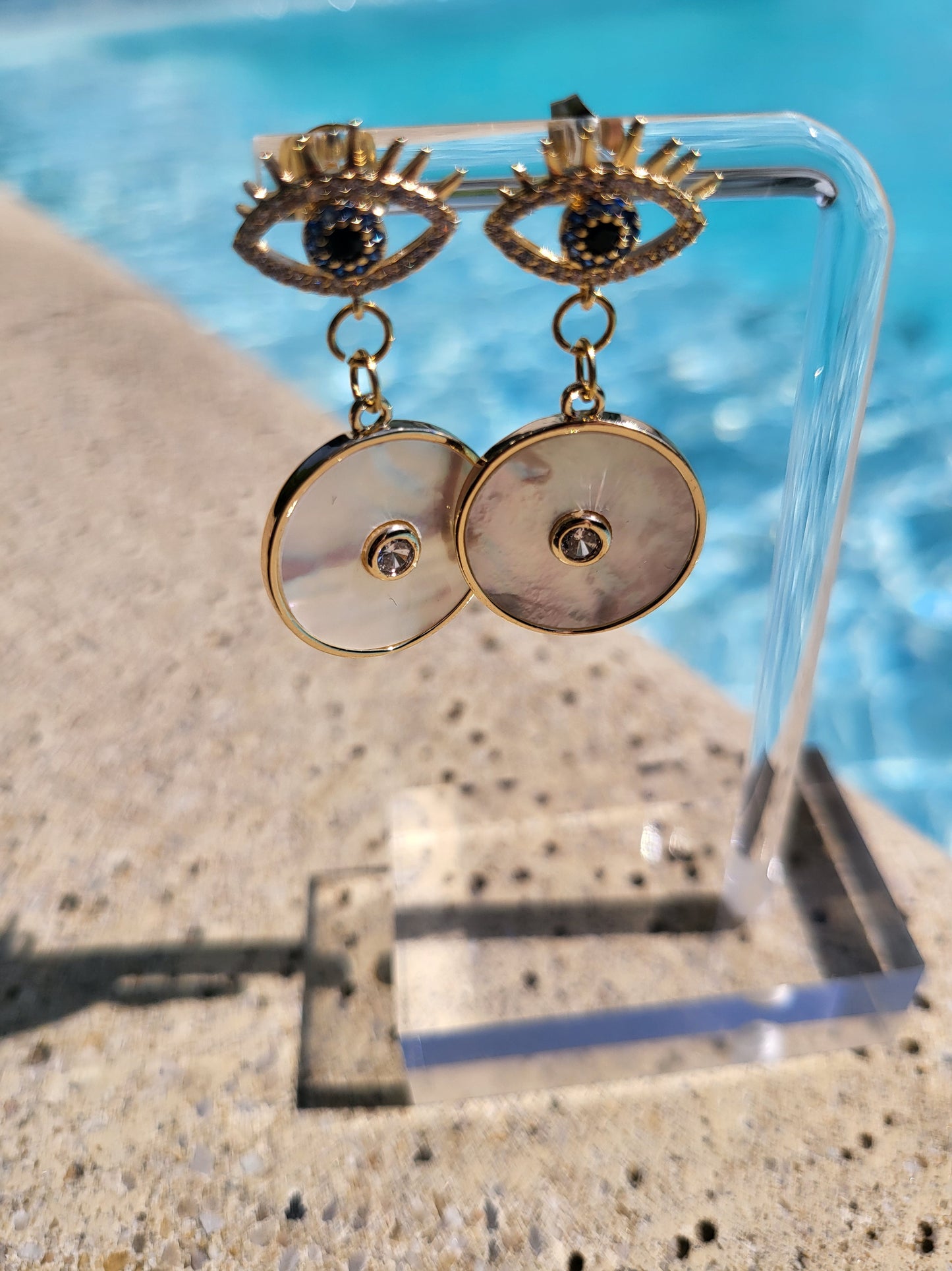 Boucles d'oreilles Eyes en disque de nacre véritable