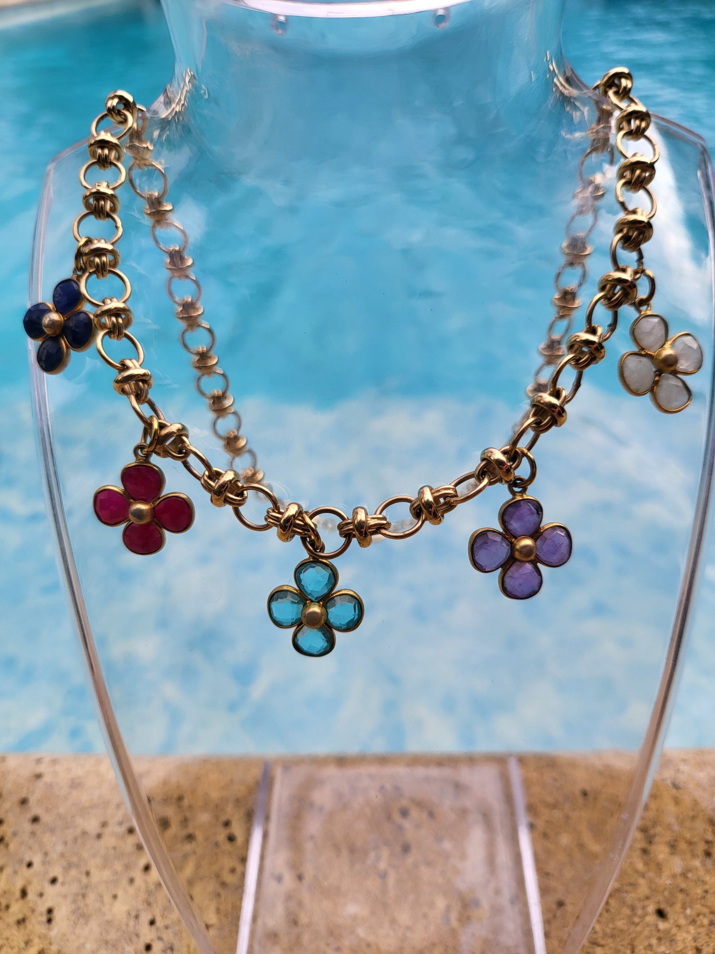 Collier Fiorella, en fleurs de topaze, lapis lazuli, pierre de lune, améthyste et aventurine