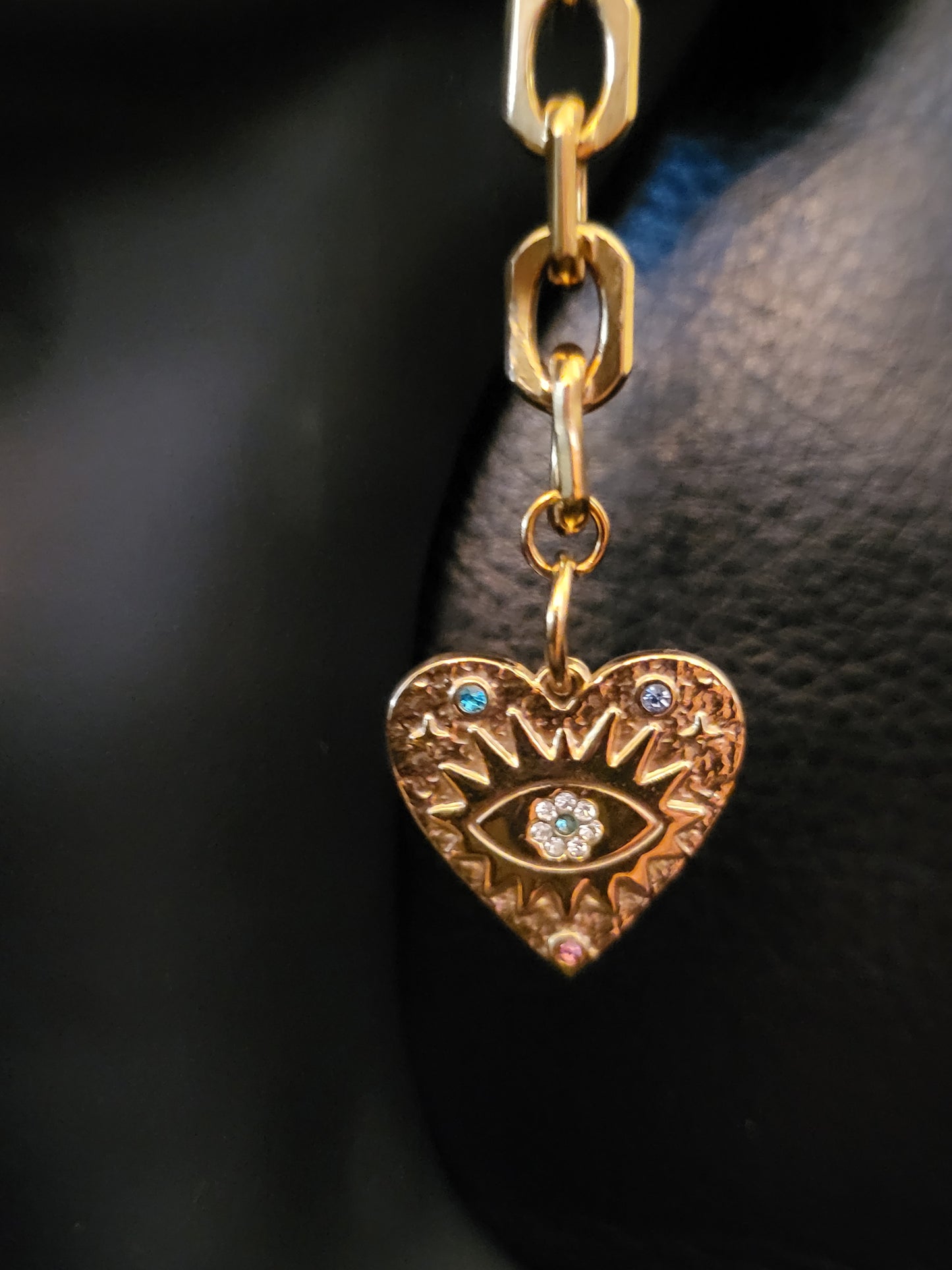 Boucles d'oreilles Arty avec Cœur incrusté de cristaux multicolores