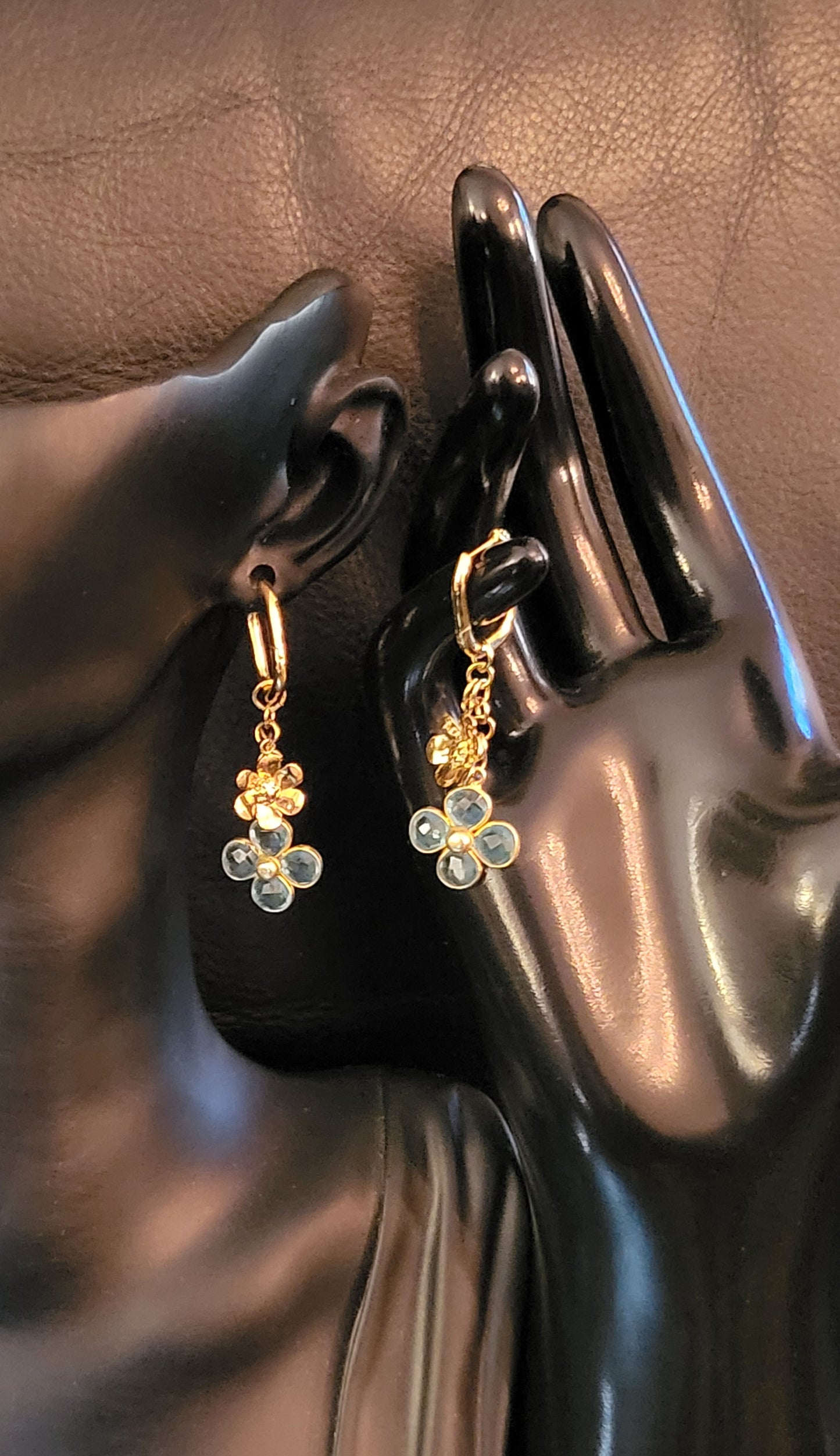 Boucles d'oreilles Fiora Blue avec fleurs en topaze