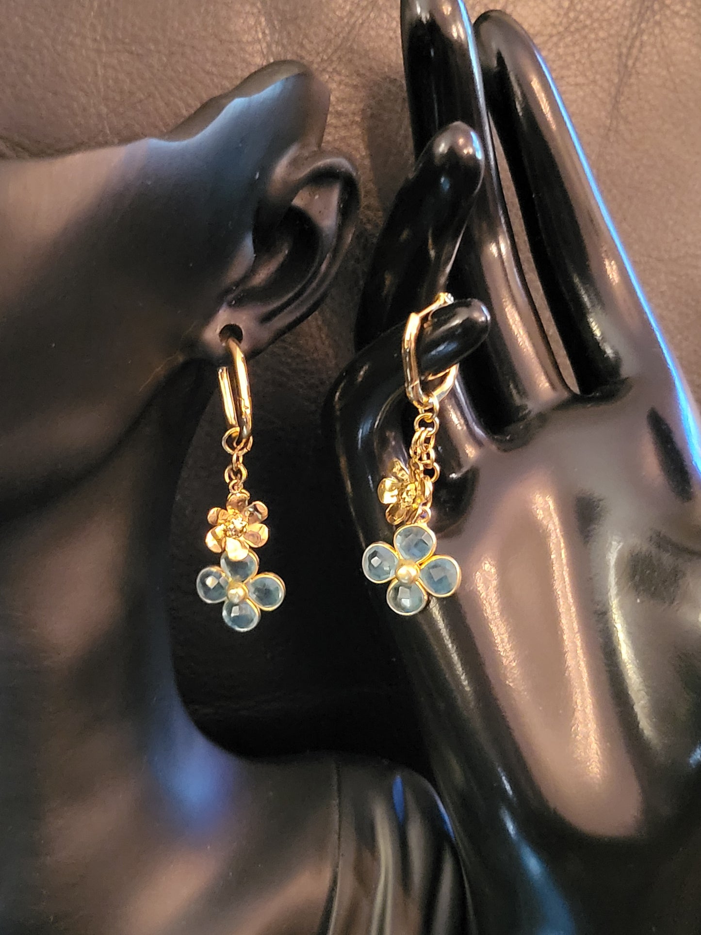 Boucles d'oreilles Fiora Blue avec fleurs en topaze