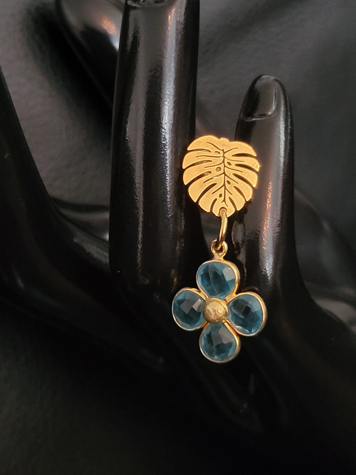 Boucles d'oreilles Fiora Blue Leave avec fleurs en topaze naturelle