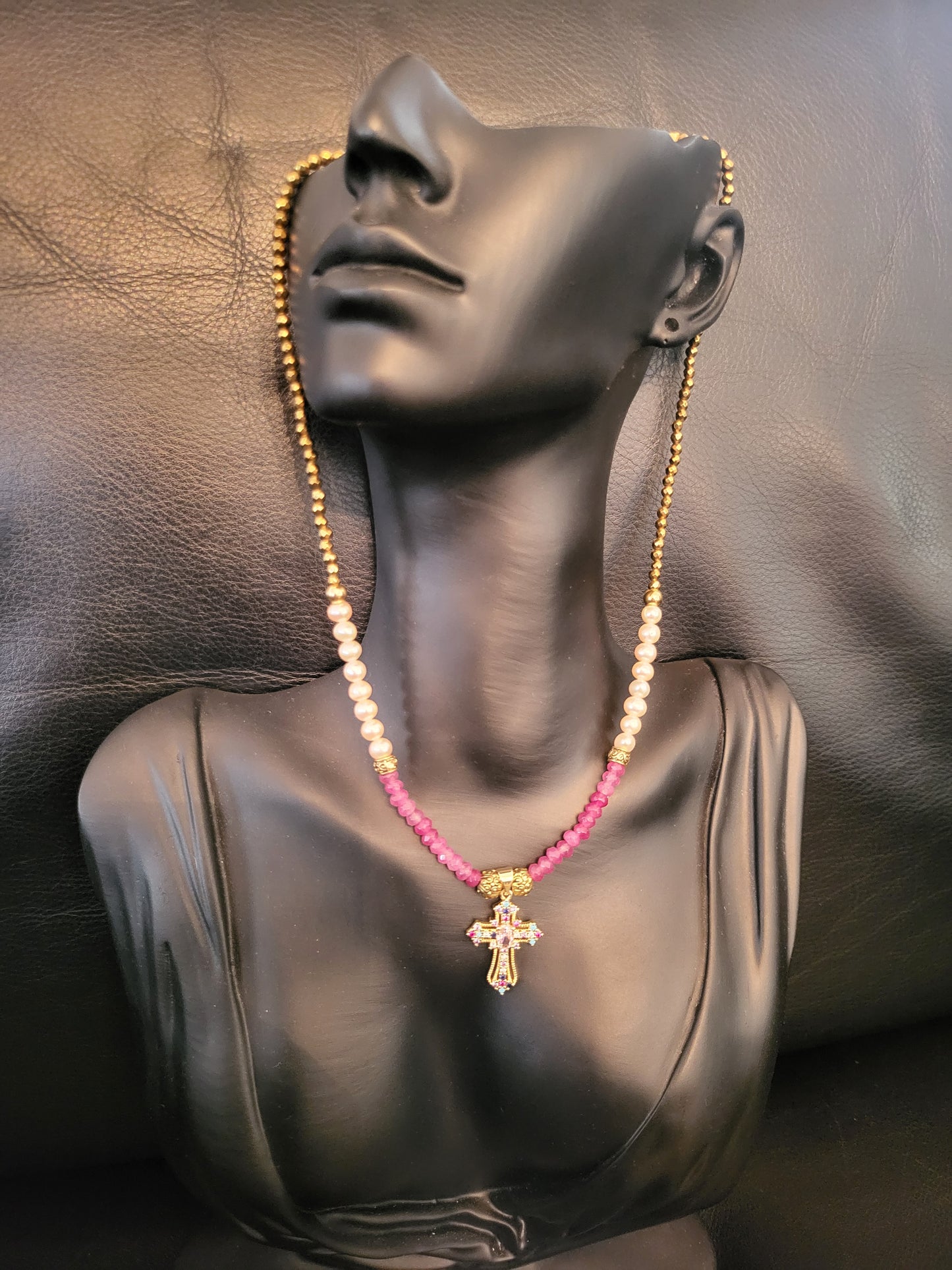 Collier Cross Strawberry