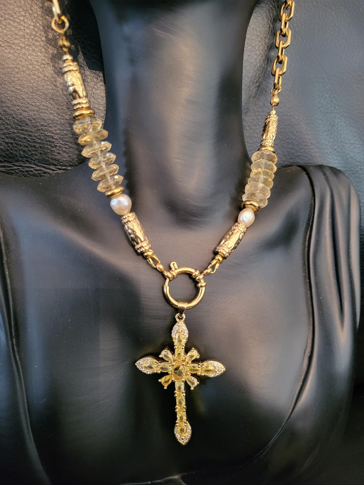 Collier Cross Yellow