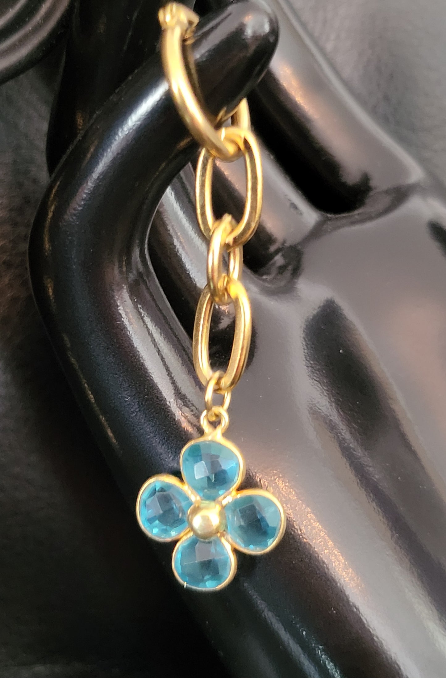 Boucles d'oreilles Fiora Blue Chain avec fleurs en topaze