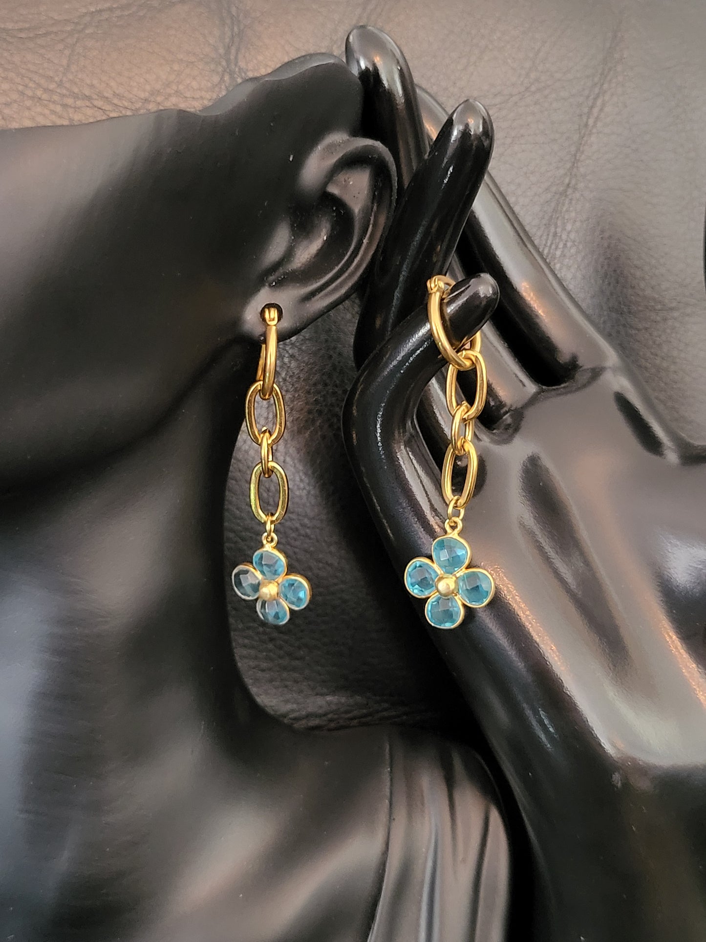 Boucles d'oreilles Fiora Blue Chain avec fleurs en topaze