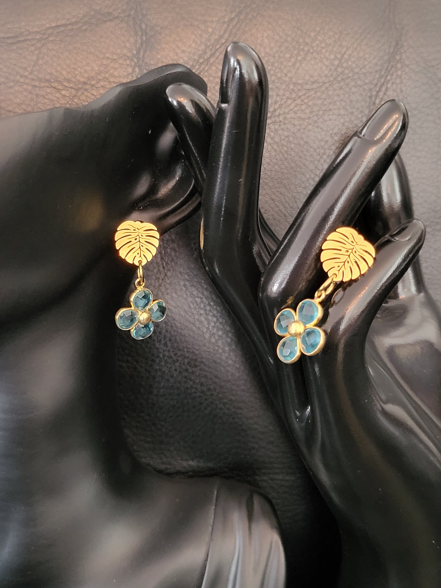 Boucles d'oreilles Fiora Blue Leave avec fleurs en topaze naturelle