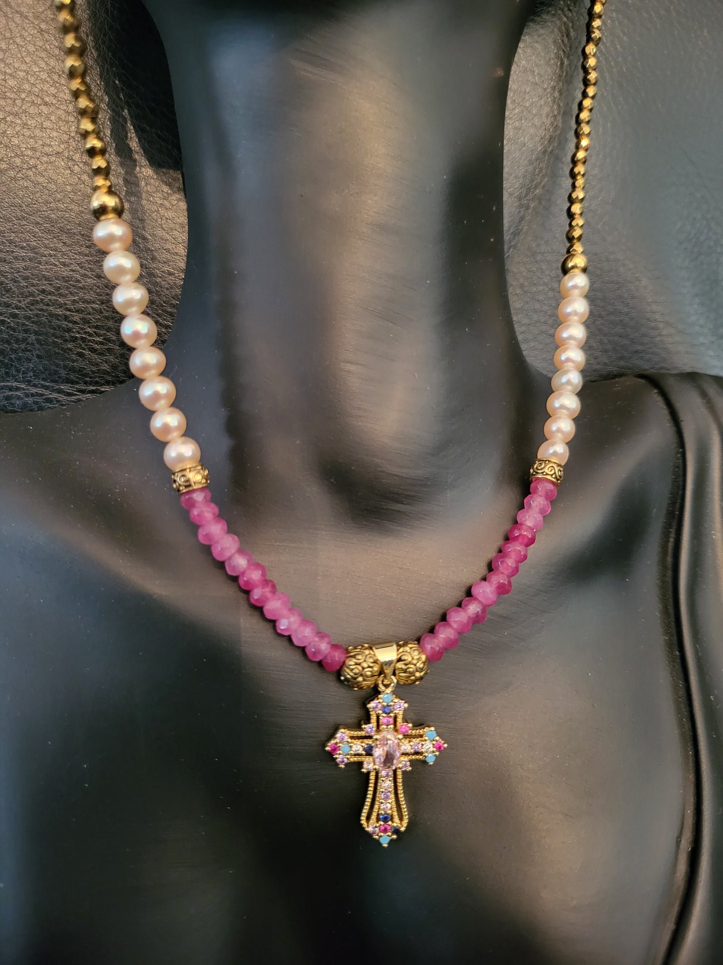 Collier Cross Strawberry