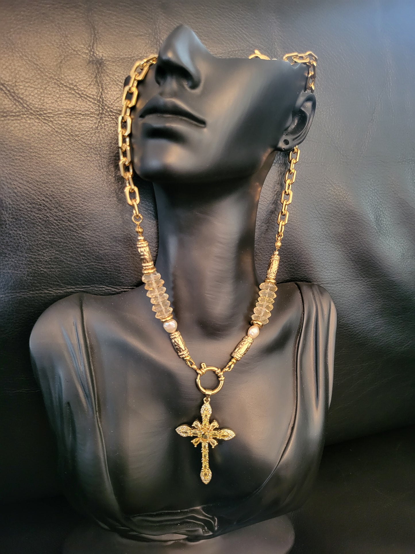 Collier Cross Yellow