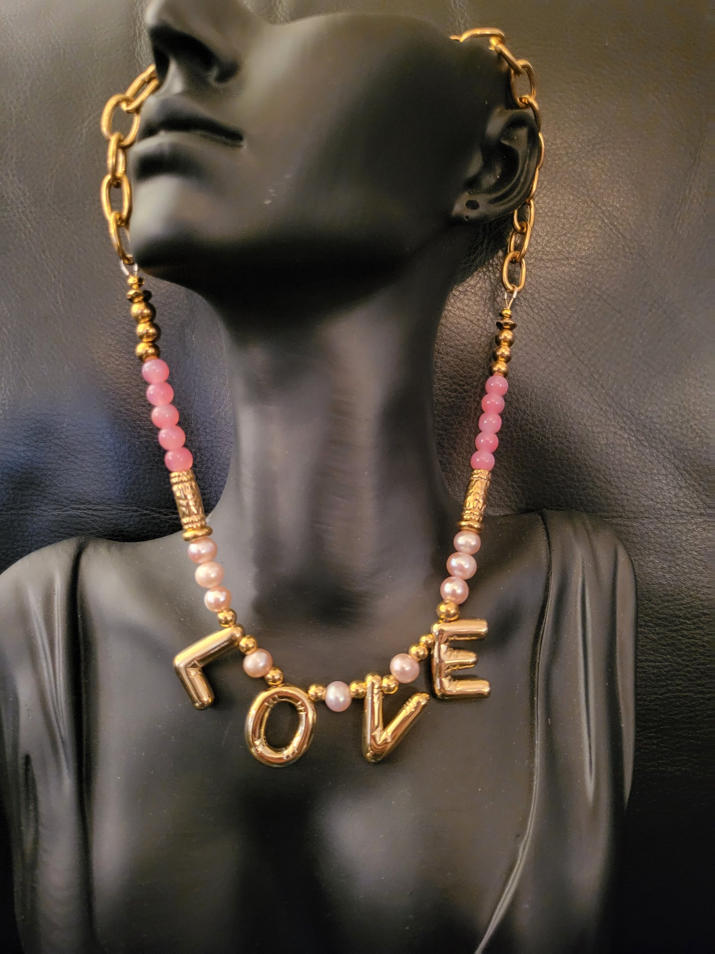 Collier Love en perles de culture roses pâles et agathes roses