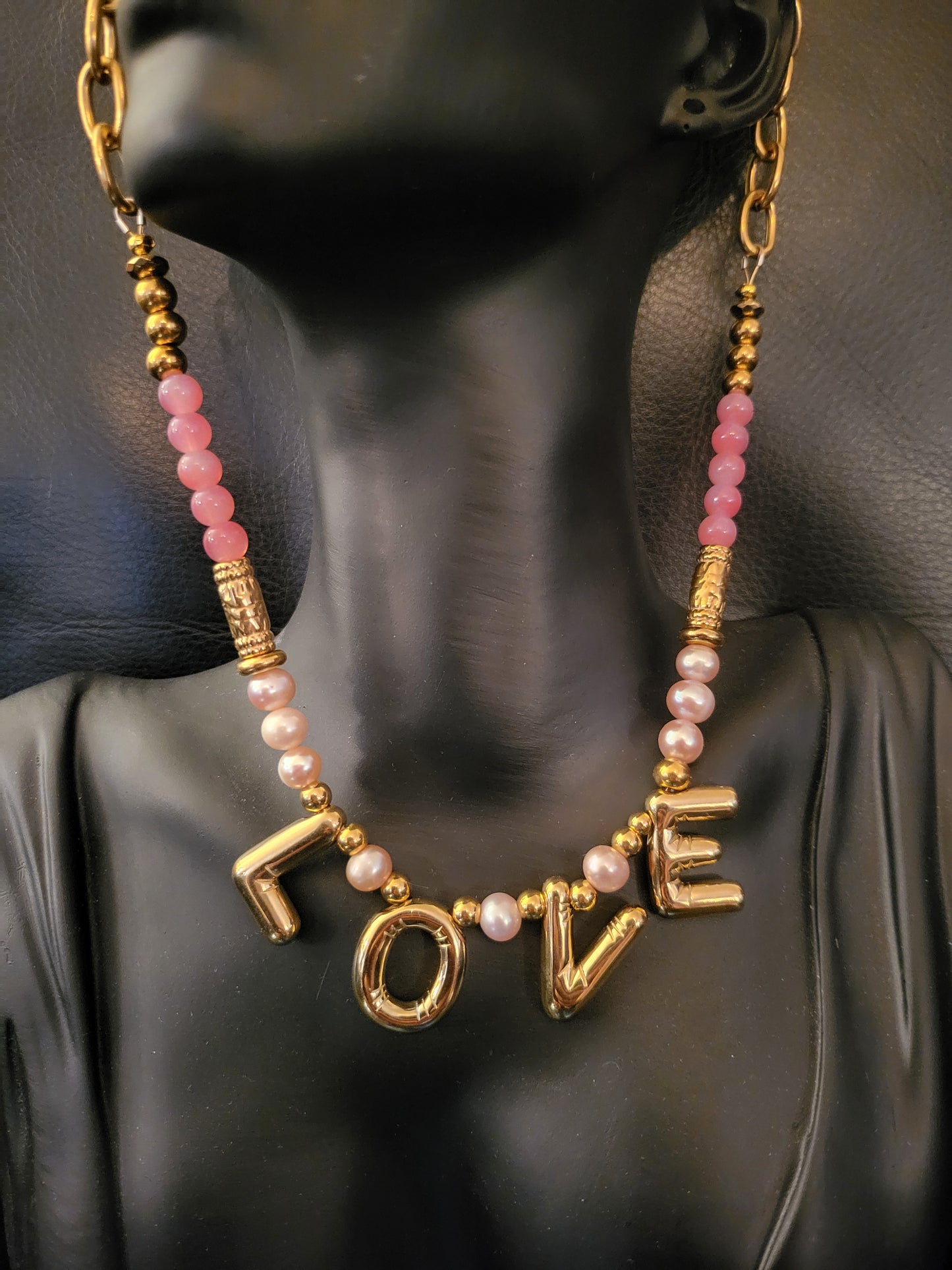 Collier Love en perles de culture roses pâles et agathes roses