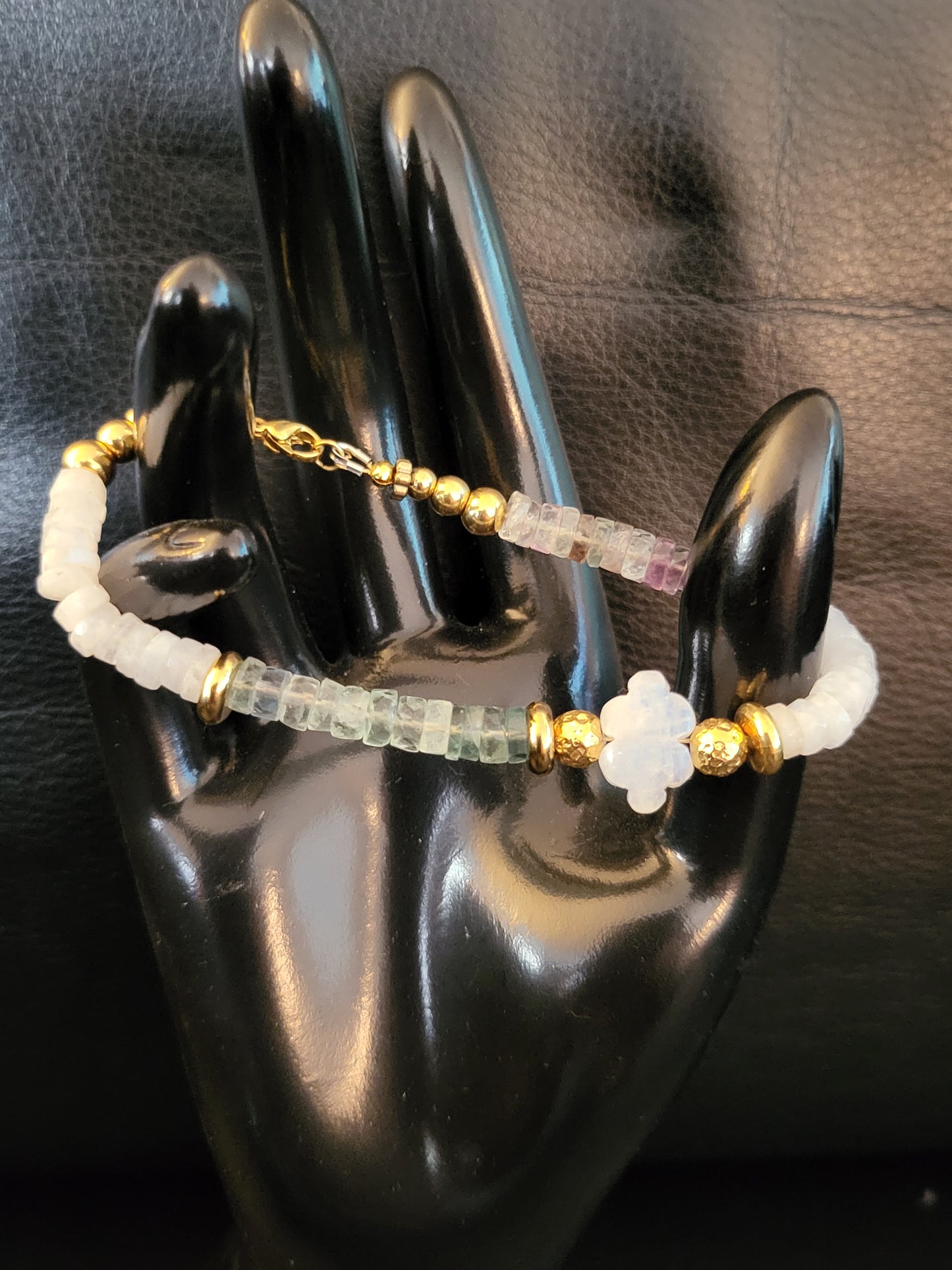 Bracelet Cloudy en perles de pierre de lune et fluorite, avec un délicat nuage en pierre de lune