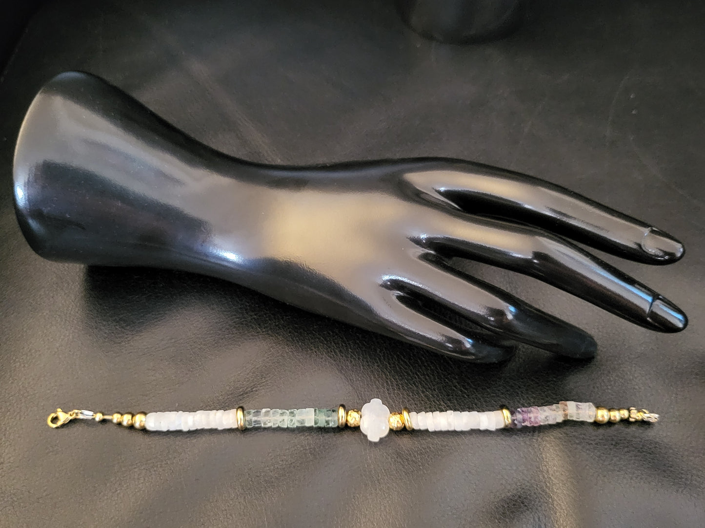 Bracelet Cloudy en perles de pierre de lune et fluorite, avec un délicat nuage en pierre de lune