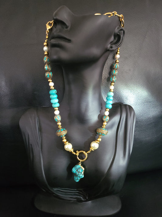 Collier Callaina en perles de turquoises brutes naturelles, perles berbères marocaines en turquoises et perles de culture