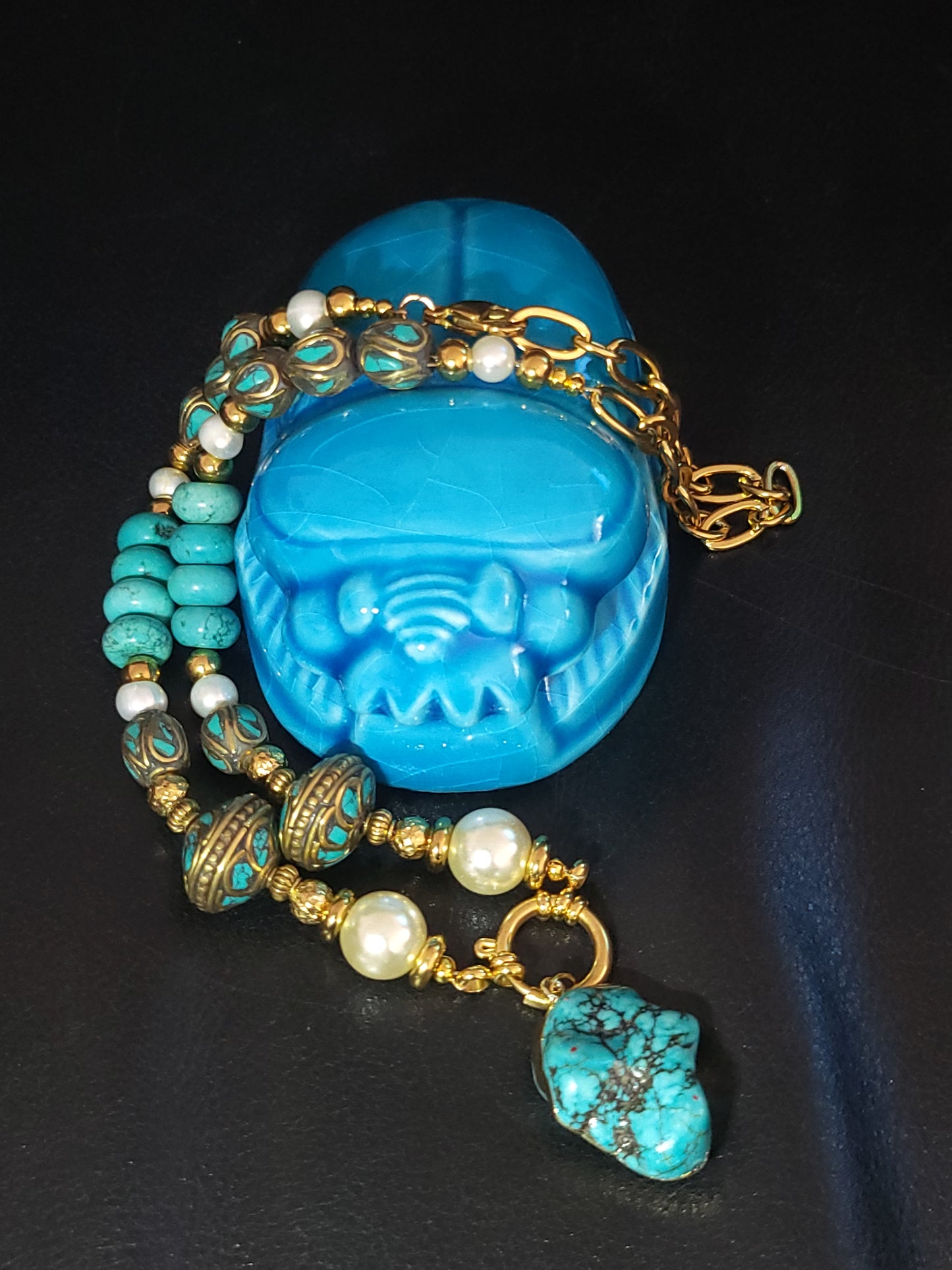 Collier Callaina en perles de turquoises brutes naturelles, perles berbères marocaines en turquoises et perles de culture