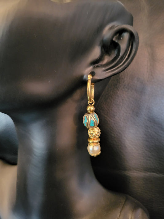 Boucles d'oreilles Berberia en perle berbère marocaine avec incrustation de turquoise, perle blanche et acier inoxydable