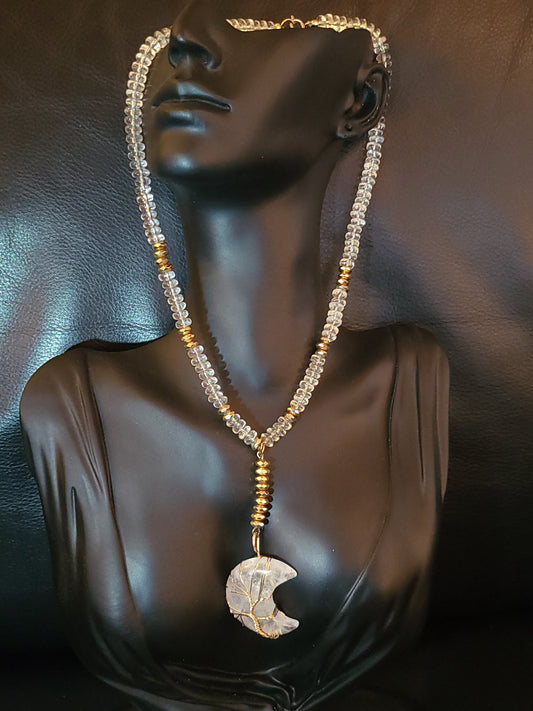 Collier Luna en perles de quartz et pendentif lune en quartz naturel du Maroc