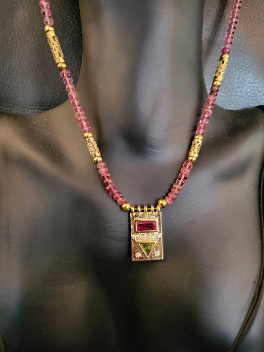 Collier Adriana en perles de tourmaline rose