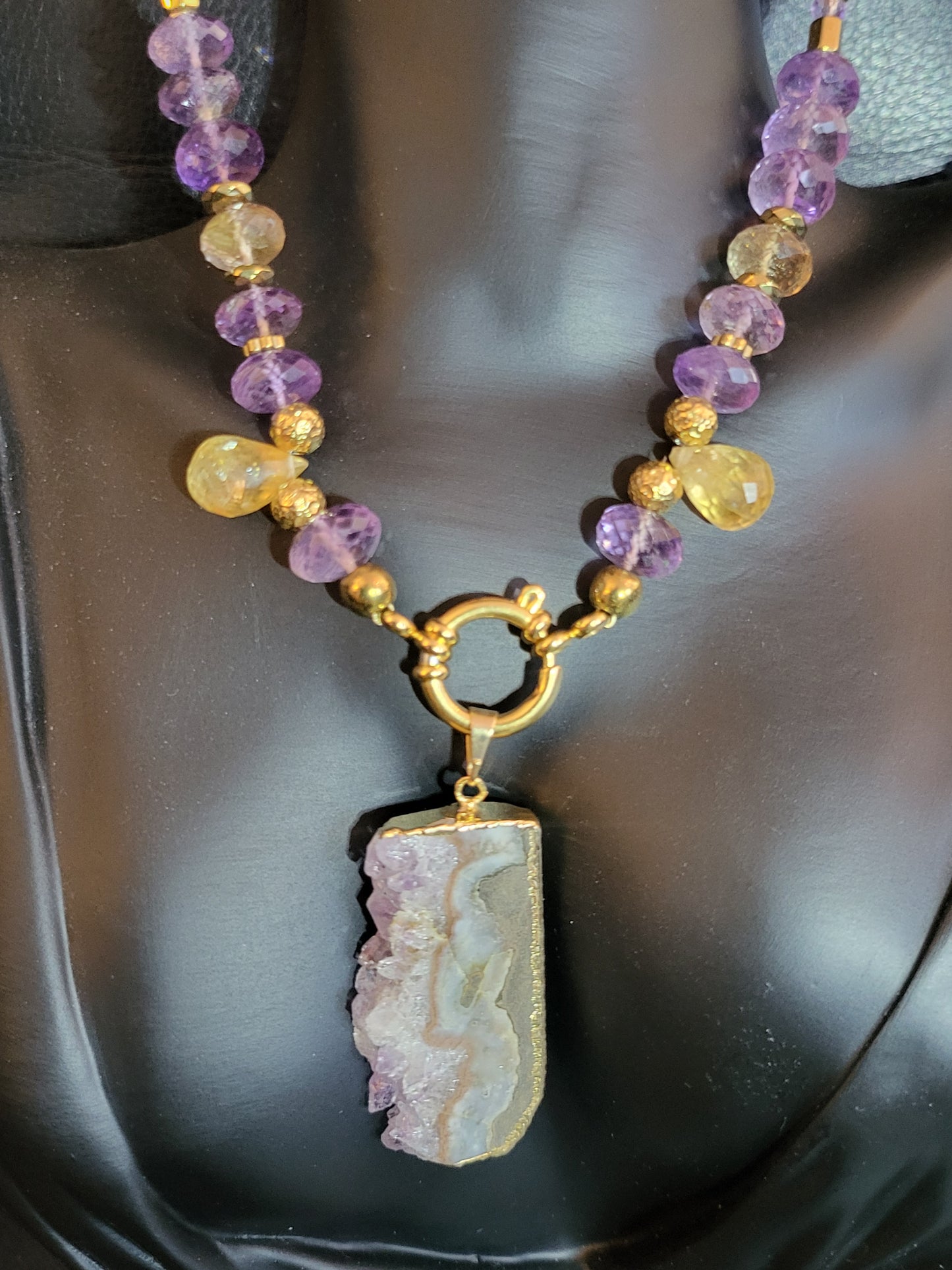 Collier Floriane en Amétrine, Améthystes et Citrines, avec pendentif amovible en agate et quartz