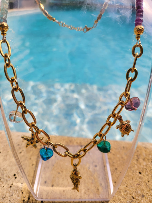 Collier Océania avec pendentifs marins, perles de fluorite et perles en verre de Murano