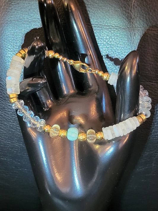 Bracelet Dream en perles de topaze bleue, pierre de lune, citrine, et turquoise