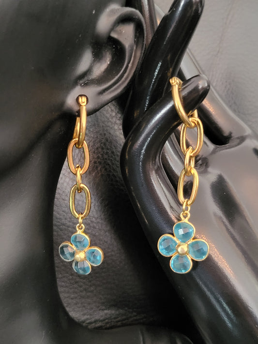 Boucles d'oreilles Fiora Blue Chain avec fleurs en topaze